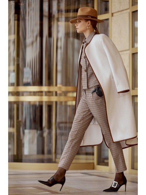 Trench coat-Coat with leather rail on the show and...